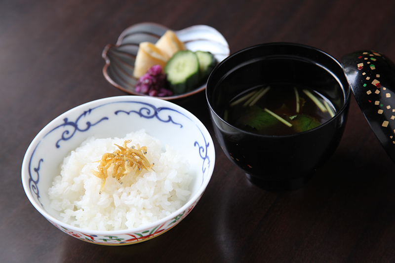 ご飯・香の物・留め椀